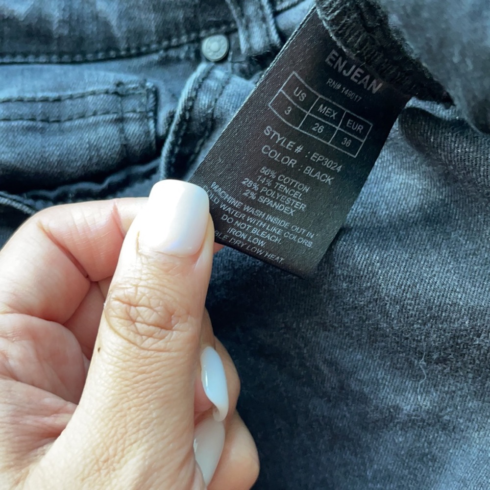 Black Ripped Jeans ➰ - Picture 4 of 6